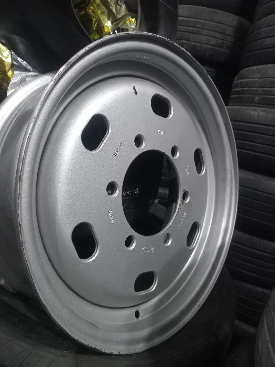 رینگ لاستیک تیوبلس نیسان سایز ۱۶ و ۱۷.۵نو دست دو|قطعات یدکی و لوازم جانبی|آستانه اشرفیه, |دیوار