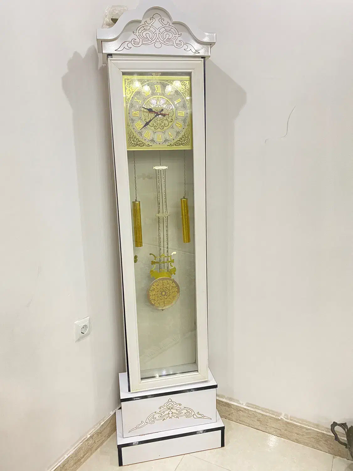 ساعت ایستاده در حد نو‌|ساعت دیواری و تزئینی|رشت, رشتیان|دیوار