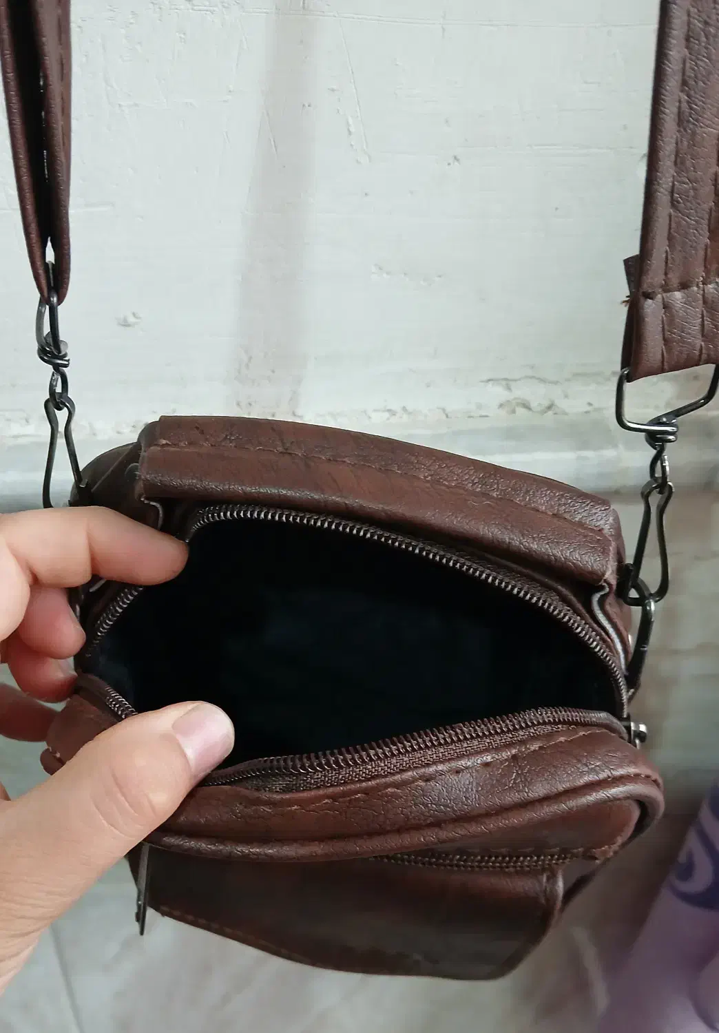 کیف|کیف، کفش، کمربند|قم, شهر قائم|دیوار