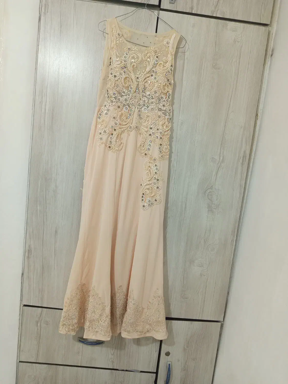 لباس مجلسی|لباس|آبیک, |دیوار