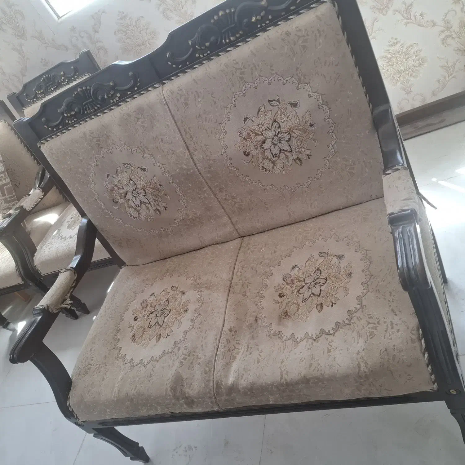 مبل کتیبه ای|مبلمان خانگی و میز عسلی|اصفهان, خلجا|دیوار