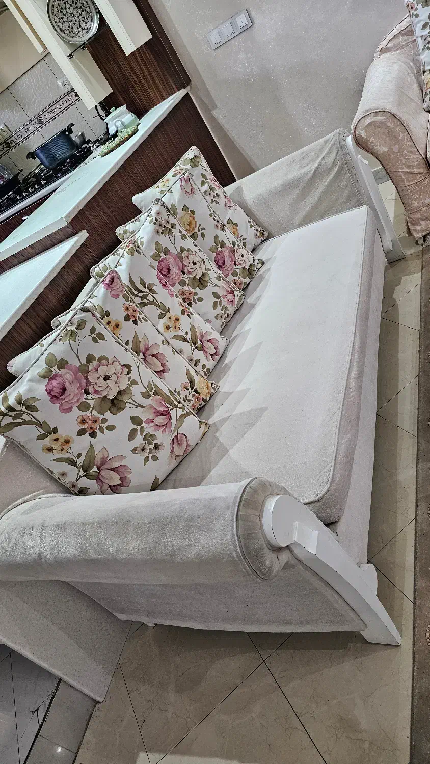 مبل هفت نفره با میز وسط و عسلی و میزغذاخوری ۸ نفره|مبلمان خانگی و میز عسلی|تهران, ارامنه|دیوار