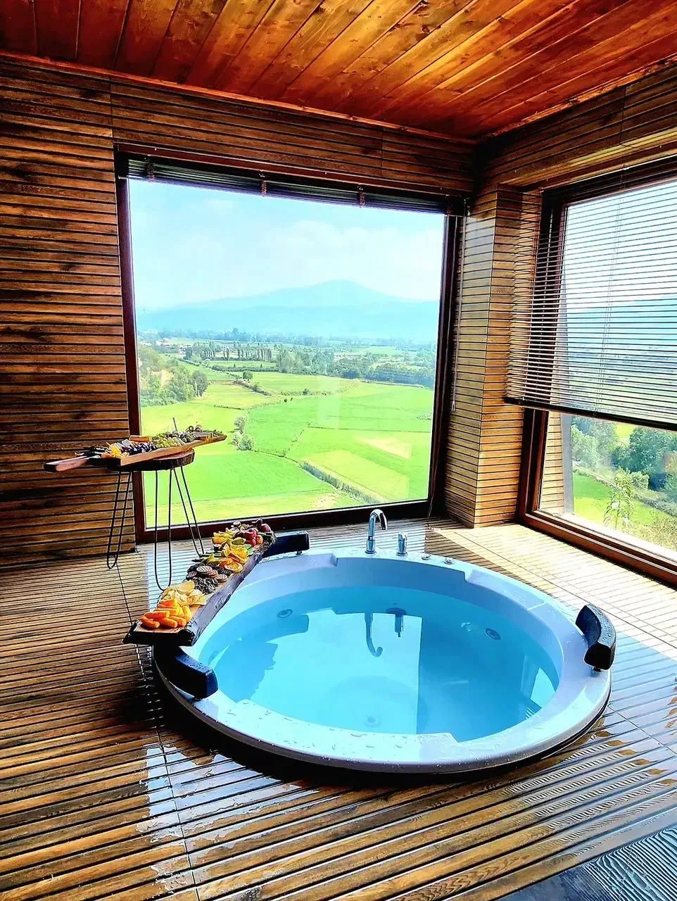 کلبه Vip با جکوزی داخل لفور|اجارهٔ کوتاهمدت ویلا و باغ|آلاشت, |دیوار