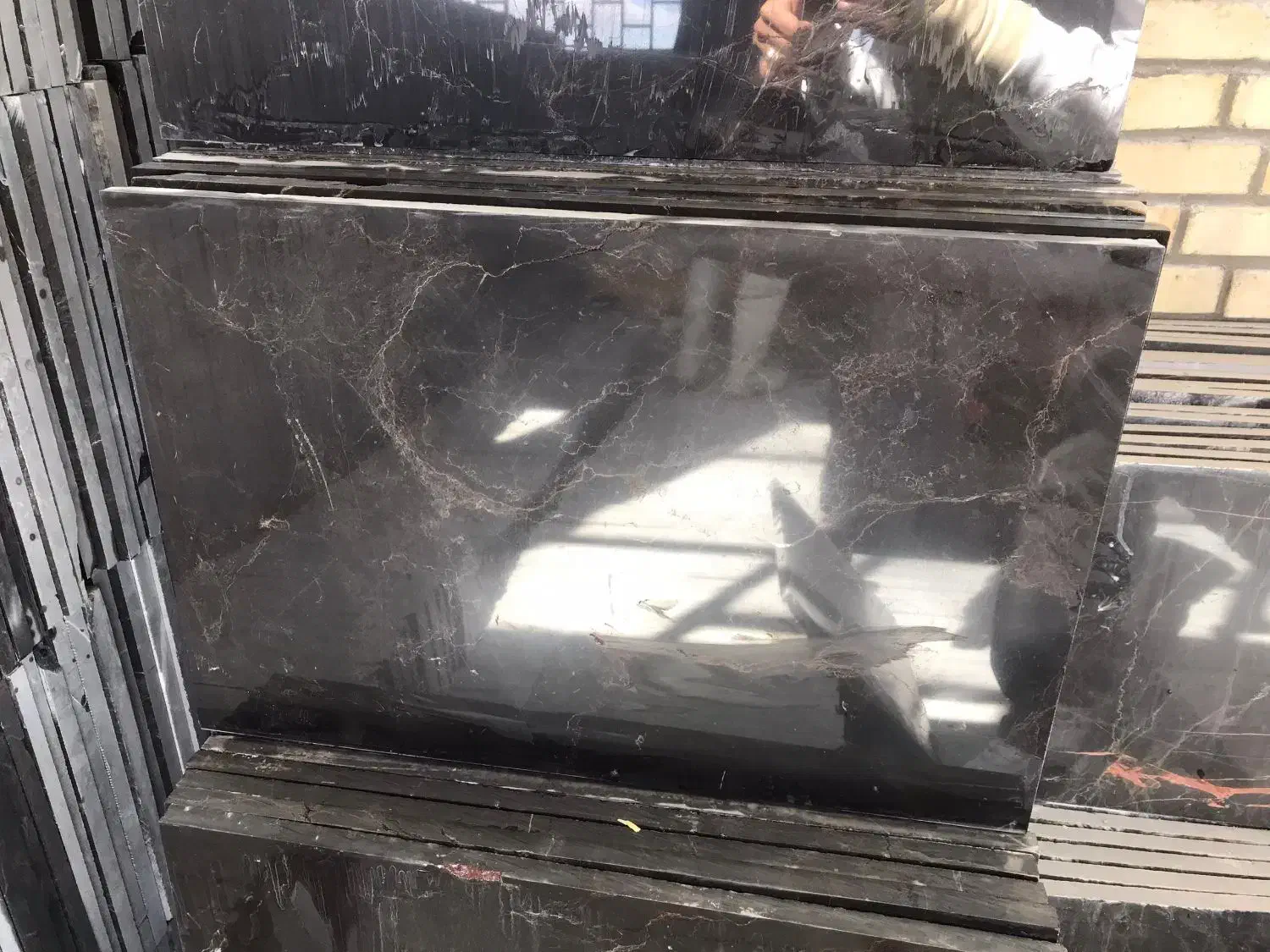 سنگ مشکی همه سایز قطر ۳ و ۲ و تیشه گندمک فقط ۳۰۰|مصالح و تجهیزات ساختمان|شیراز, ترمینال باربری|دیوار