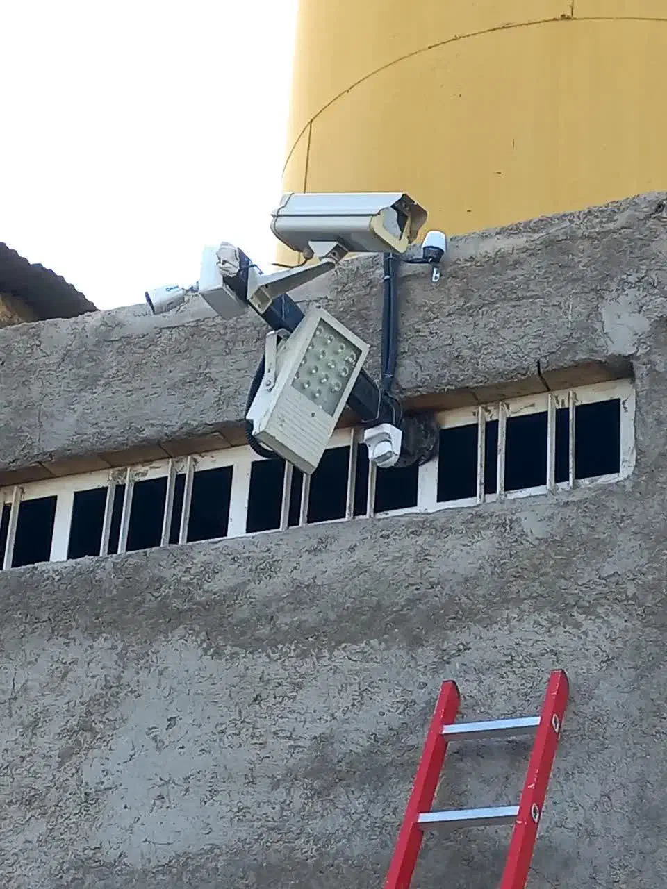 دوربین مداربسته و دزدگیر|دوربین مداربسته|کاشان, درب اصفهان|دیوار