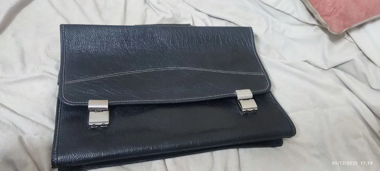 کیف اداری چرم مشکی دارای بند رو دوشی|کیف، کفش، کمربند|ری, صفاییه (چشمه علی)|دیوار