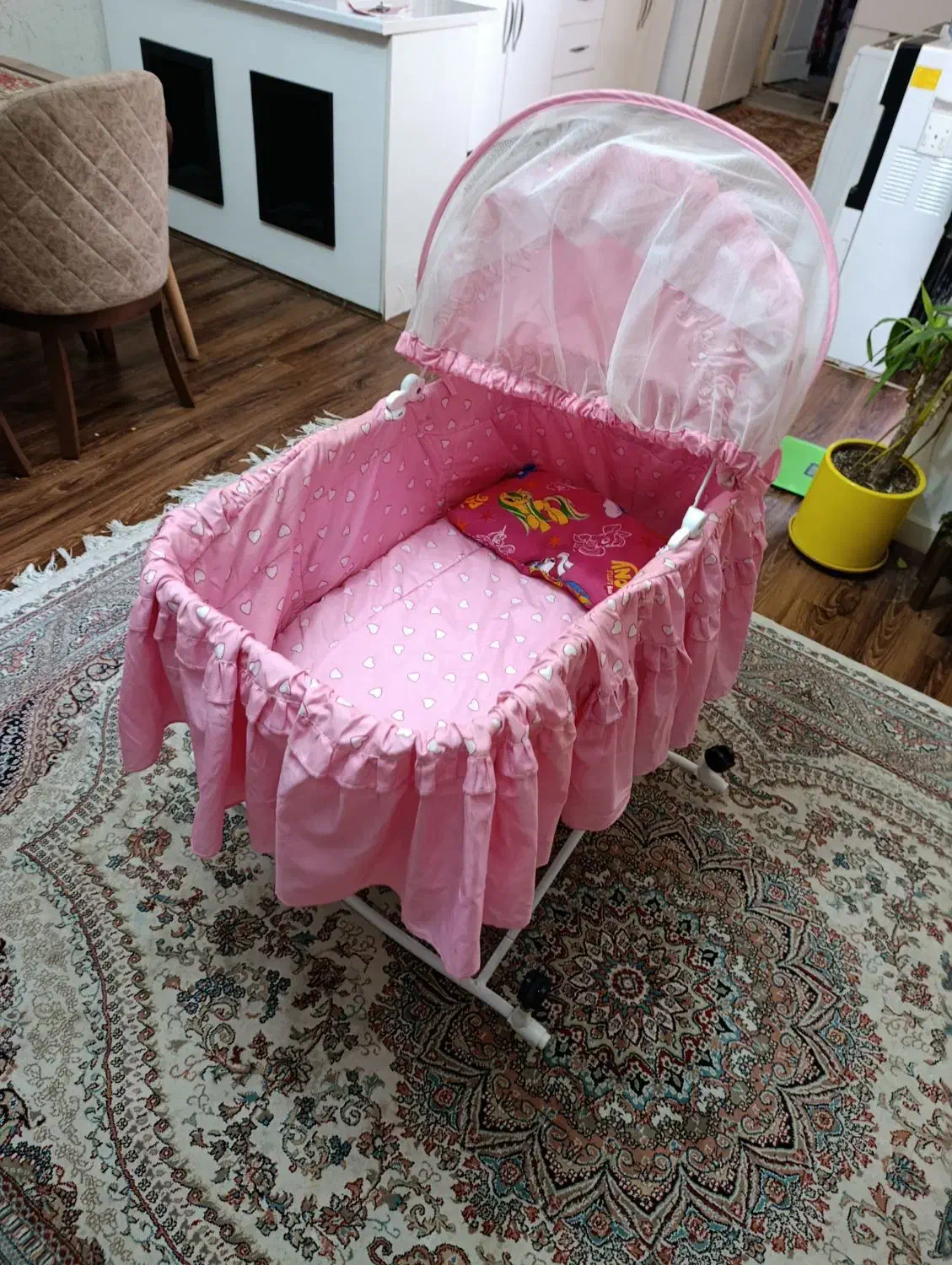 گهواره تاشو|تخت و صندلی بچه|اهواز, شهرک نفت|دیوار