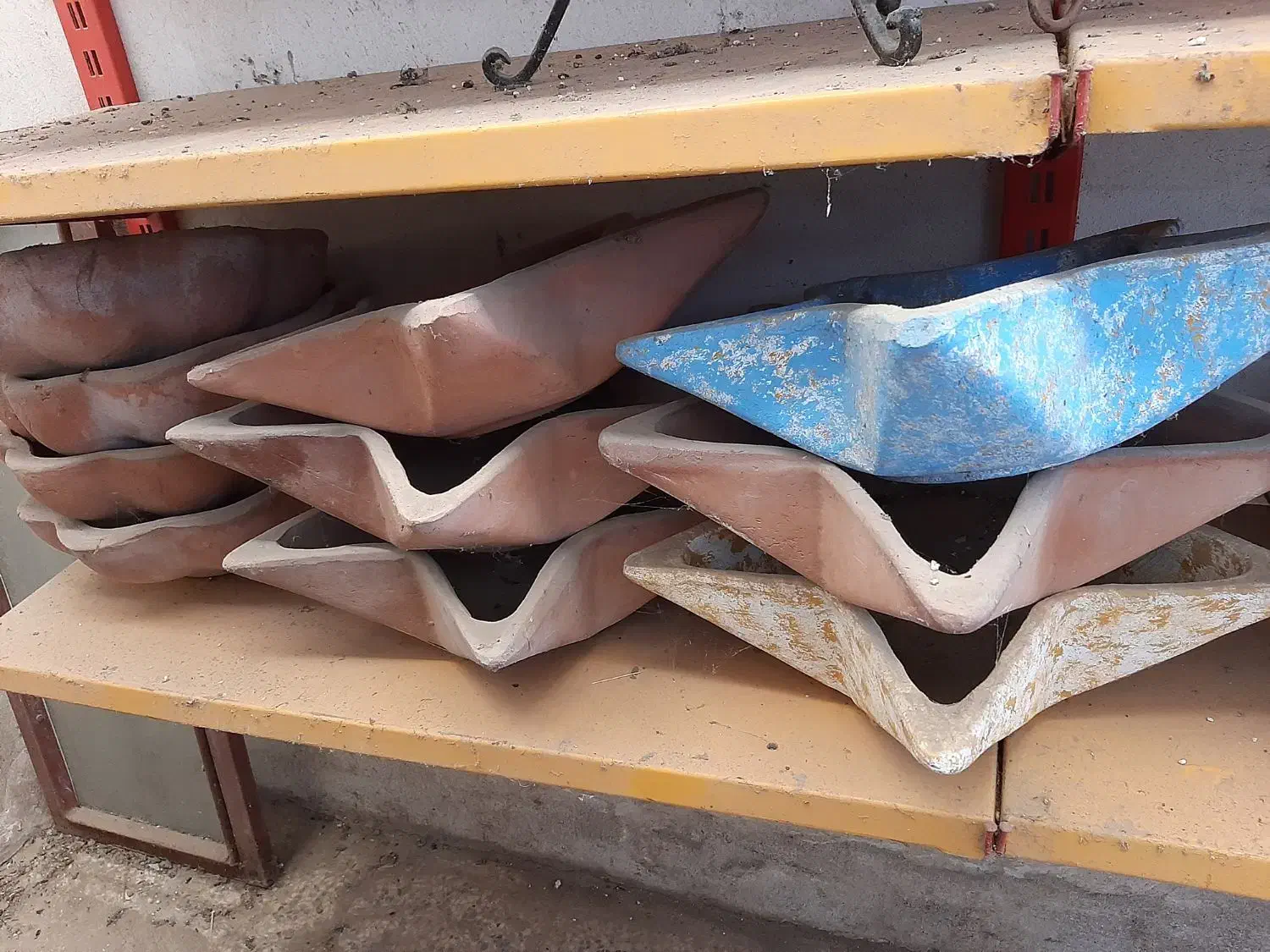 انواع گلدانهای دیوار کوب وباکس وگلدان سفالی|گل و گیاه طبیعی|مینودشت, |دیوار