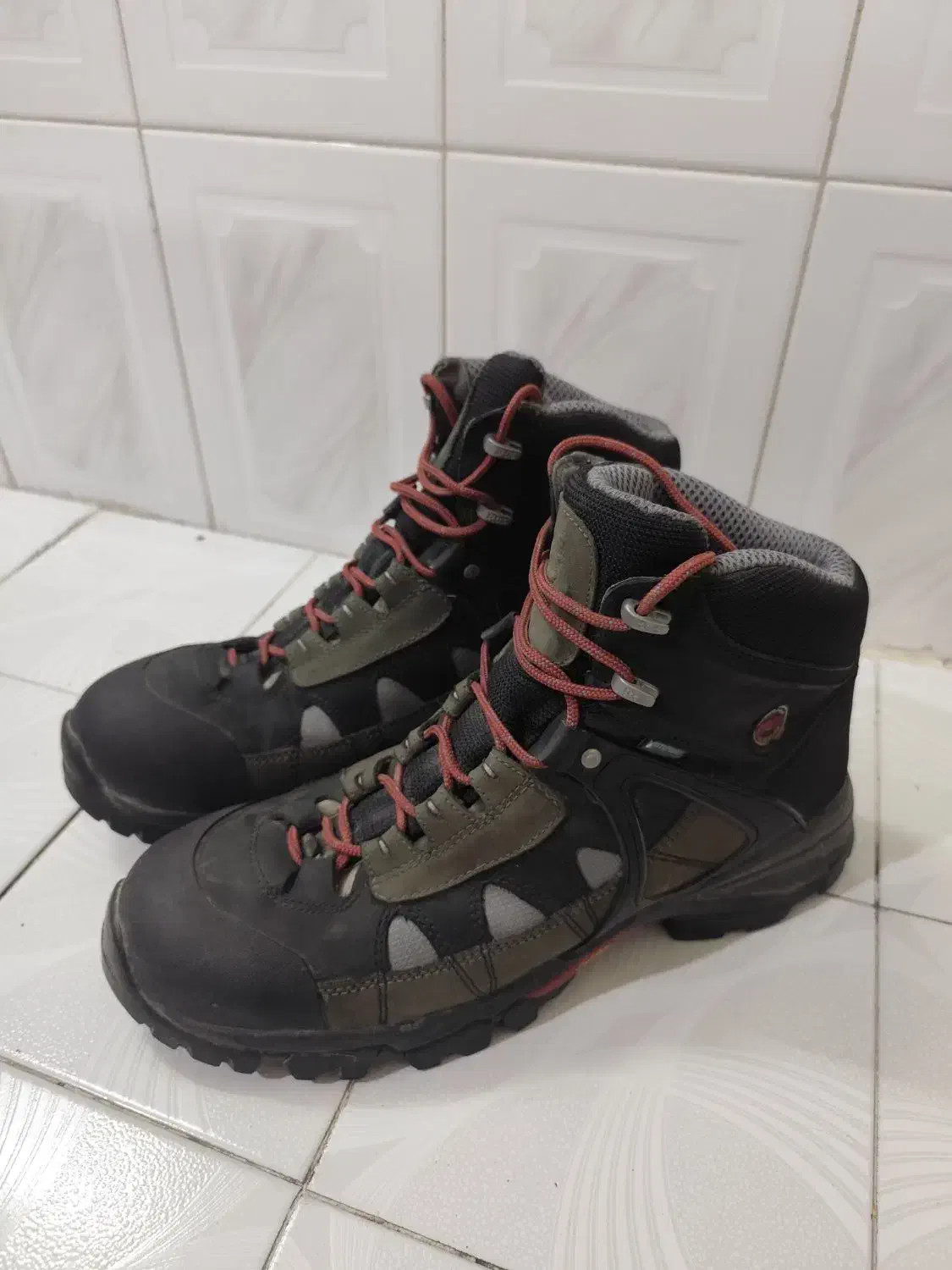 کتونی اورجینال سایز بزرگ تیم برلند سایز ۴۹|کیف، کفش، کمربند|تهران, آهنگران (سراسیاب دولاب)|دیوار