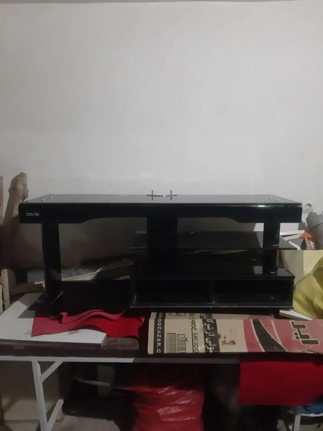 میزتلویزیون شیشه ای بدنه ام دی اف مشکی سالم|میز تلویزیون|اسفراین, |دیوار