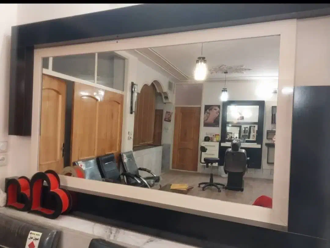 فروش فوری دکور کامل آرایشگاه با قیمت مناسب|آرایشگاه و سالنهای زیبایی|اصفهان, فرهنگیان|دیوار