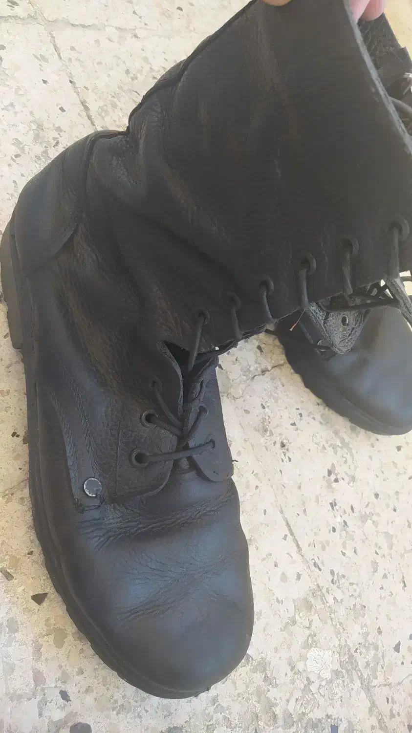 پوتین|کیف، کفش، کمربند|سرپل ذهاب, |دیوار