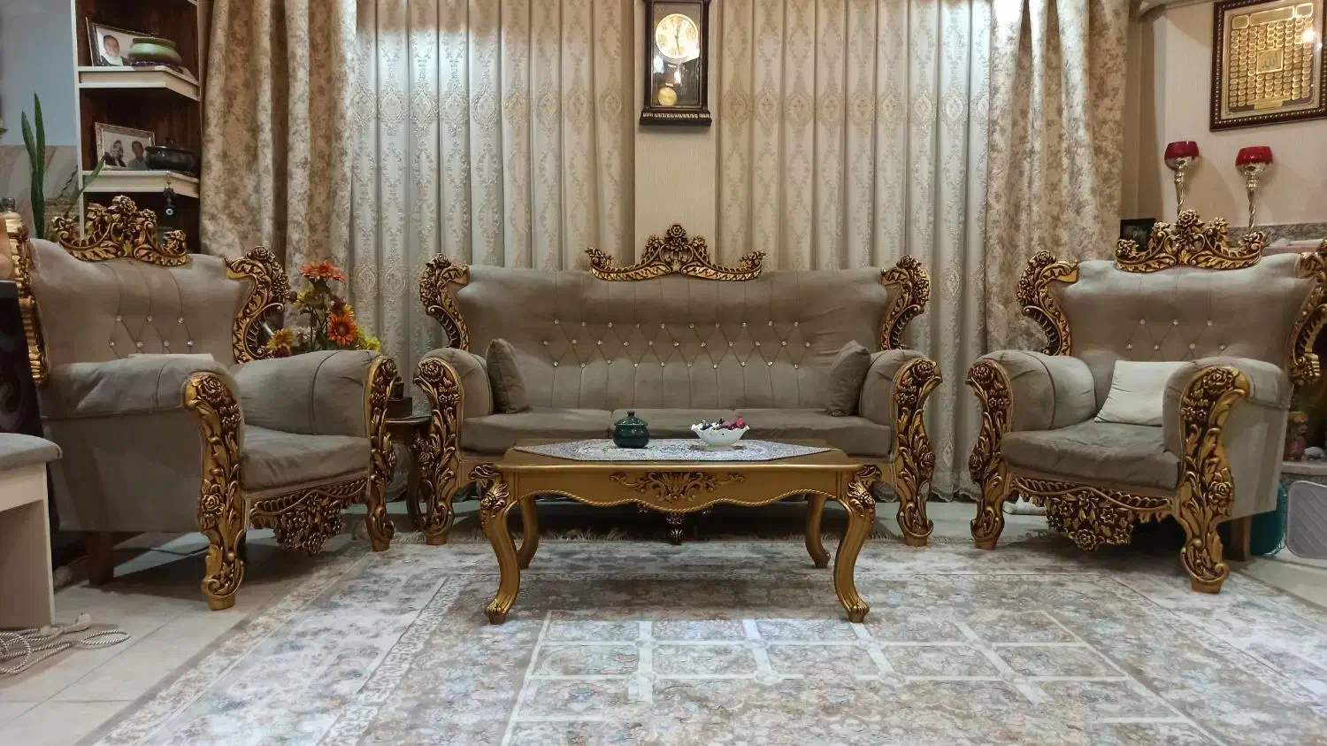 مبلمان سلطنتی و کلاسیک ۱۲ نفره + میز|مبلمان خانگی و میز عسلی|رشت, شهرک صبا|دیوار