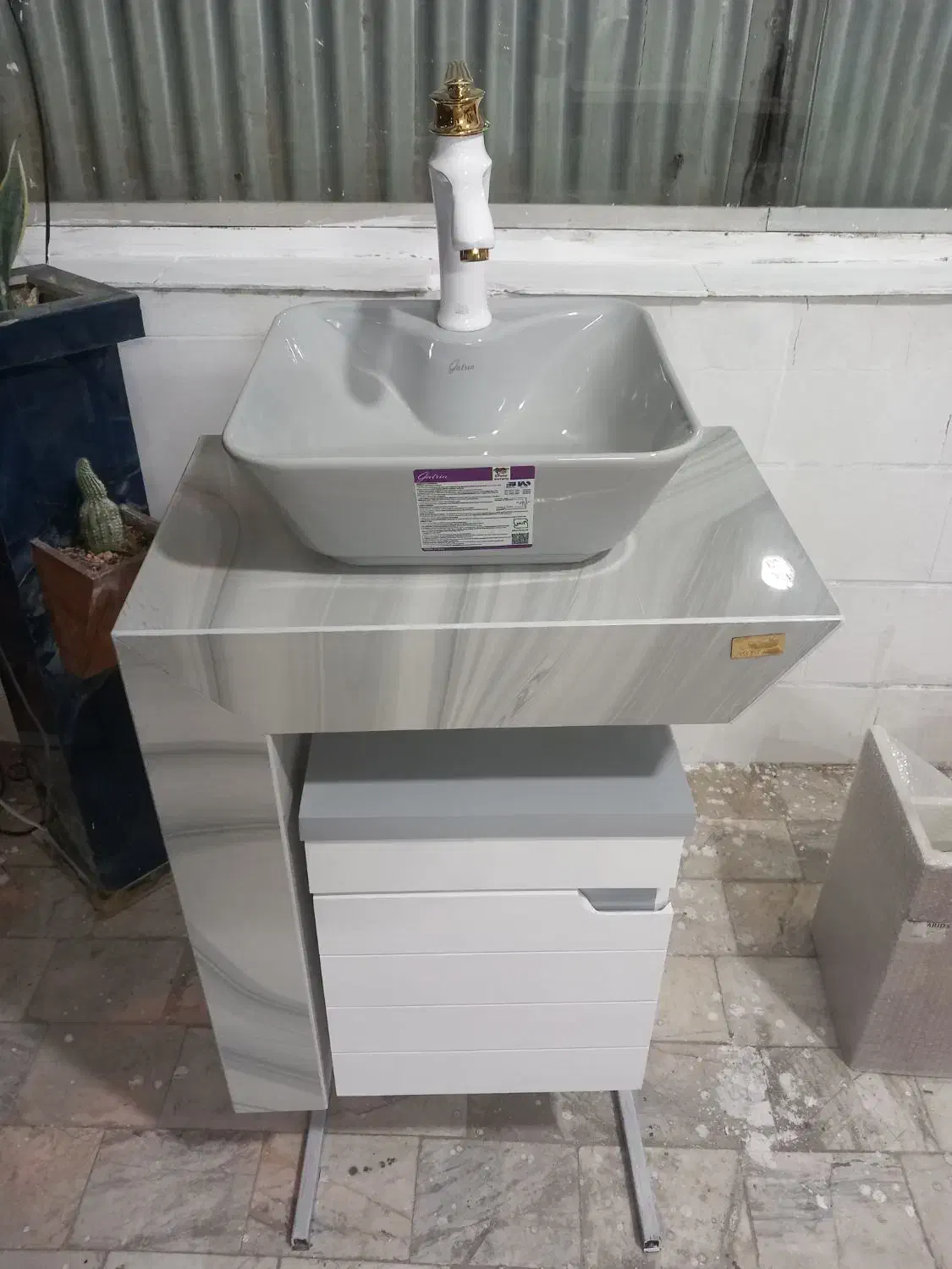 روشویی سرامیکی وآینه هوشمند|لوازم سرویس بهداشتی|قزوین, |دیوار