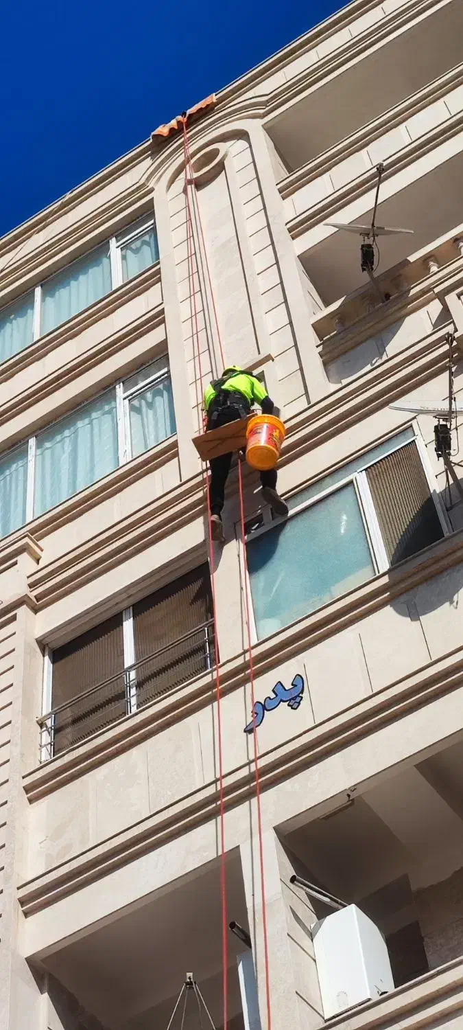 کار در ارتفاع(راپل) پیچ و رولپلاک عایق کاری نما|خدمات پیشه و مهارت|کرمانشاه, |دیوار