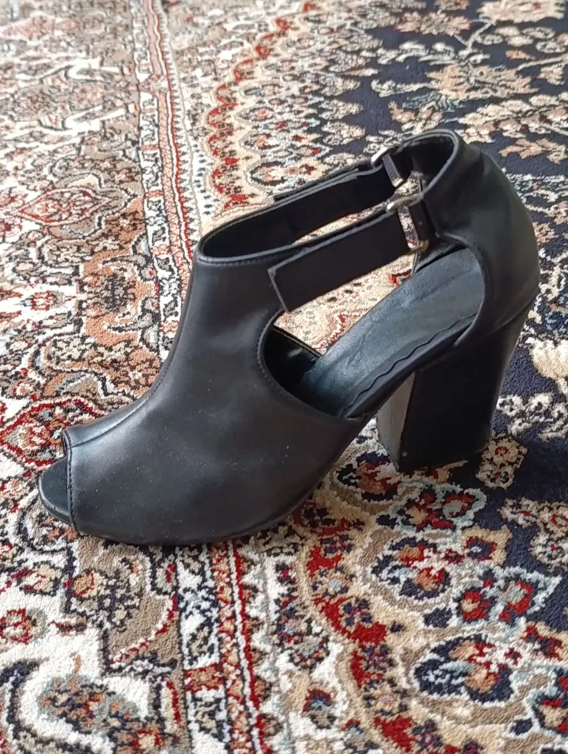 نیم پوت و کفش مجلسی|کیف، کفش، کمربند|میانه, |دیوار