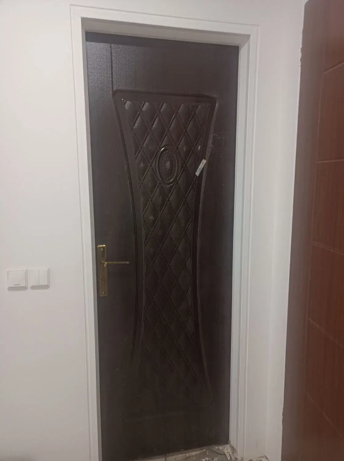 نصاب دربهای چوبی اتاقی سرویس ورودی کابینت وقرنیز|خدمات پیشه و مهارت|ملارد, |دیوار