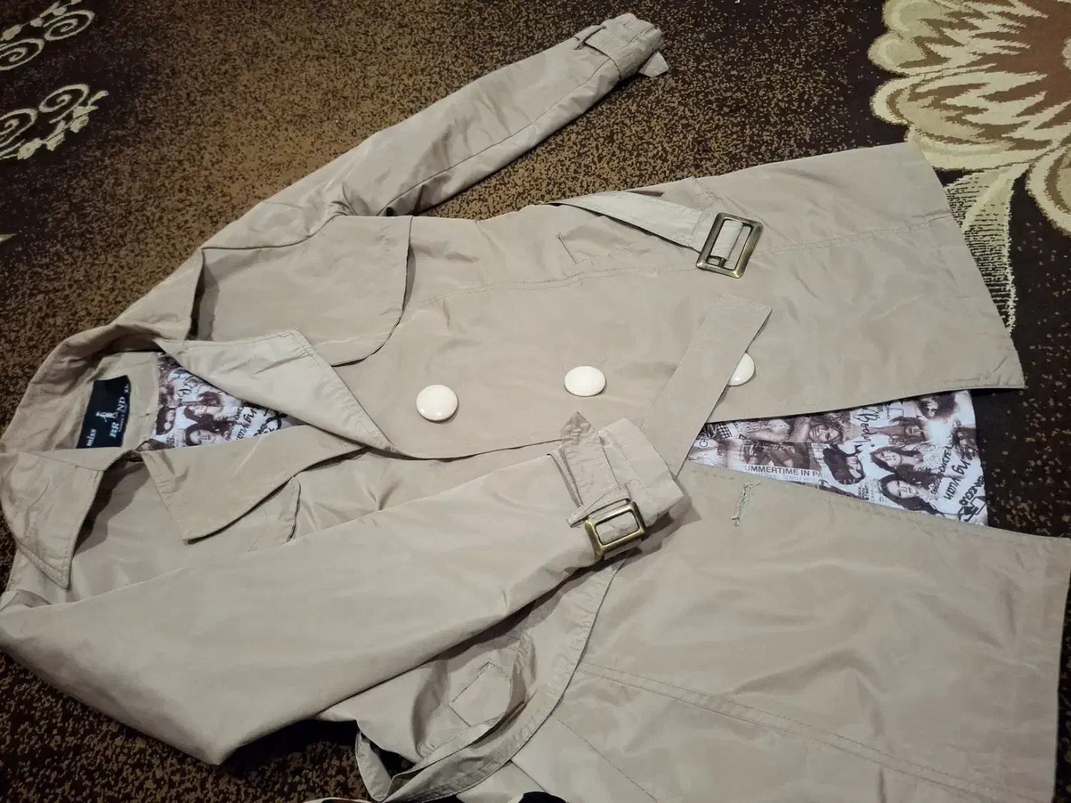 بارونی|لباس|بانه, |دیوار