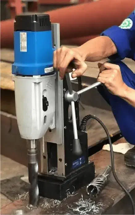 انجام سوراخکاری با دریل مگنت ( مغناطیسی)|خدمات پیشه و مهارت|سنندج, |دیوار