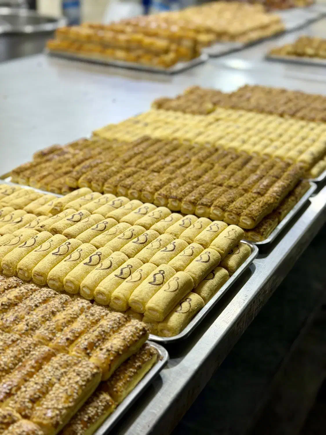 نیرو کار قنادی(وردست و کمک دست)|استخدام خدمات فروشگاه و رستوران|بندرعباس, |دیوار