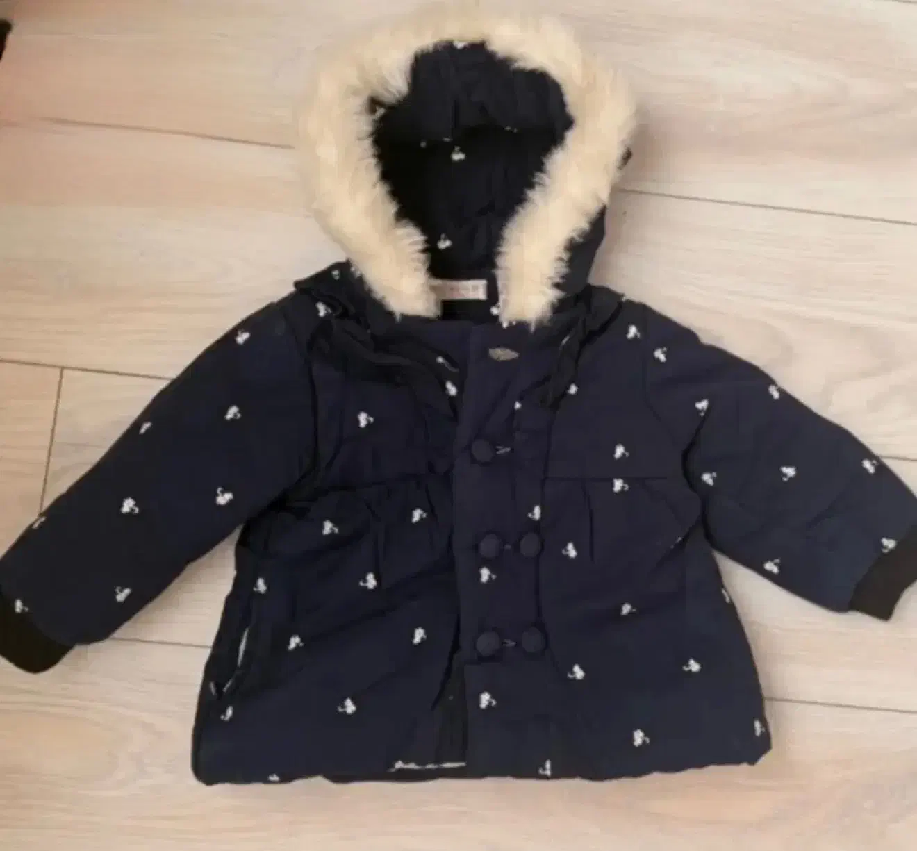 کاپشن|کفش و لباس بچه|مشهد, پارک کوهستان|دیوار