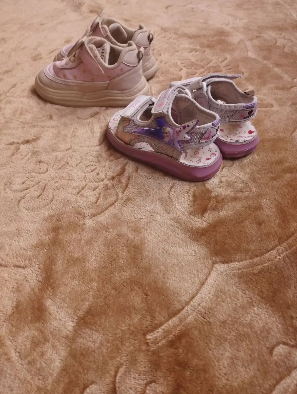 تعدادی لباس وکفش درحدنو|کفش و لباس بچه|تهران, جوادیه|دیوار