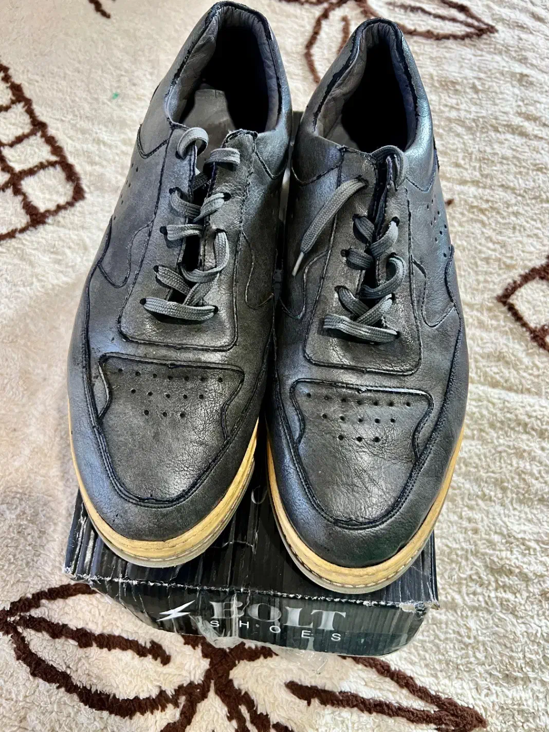 کفش کتونی خاکستری تیره رویه چرم|کیف، کفش، کمربند|آستارا, |دیوار