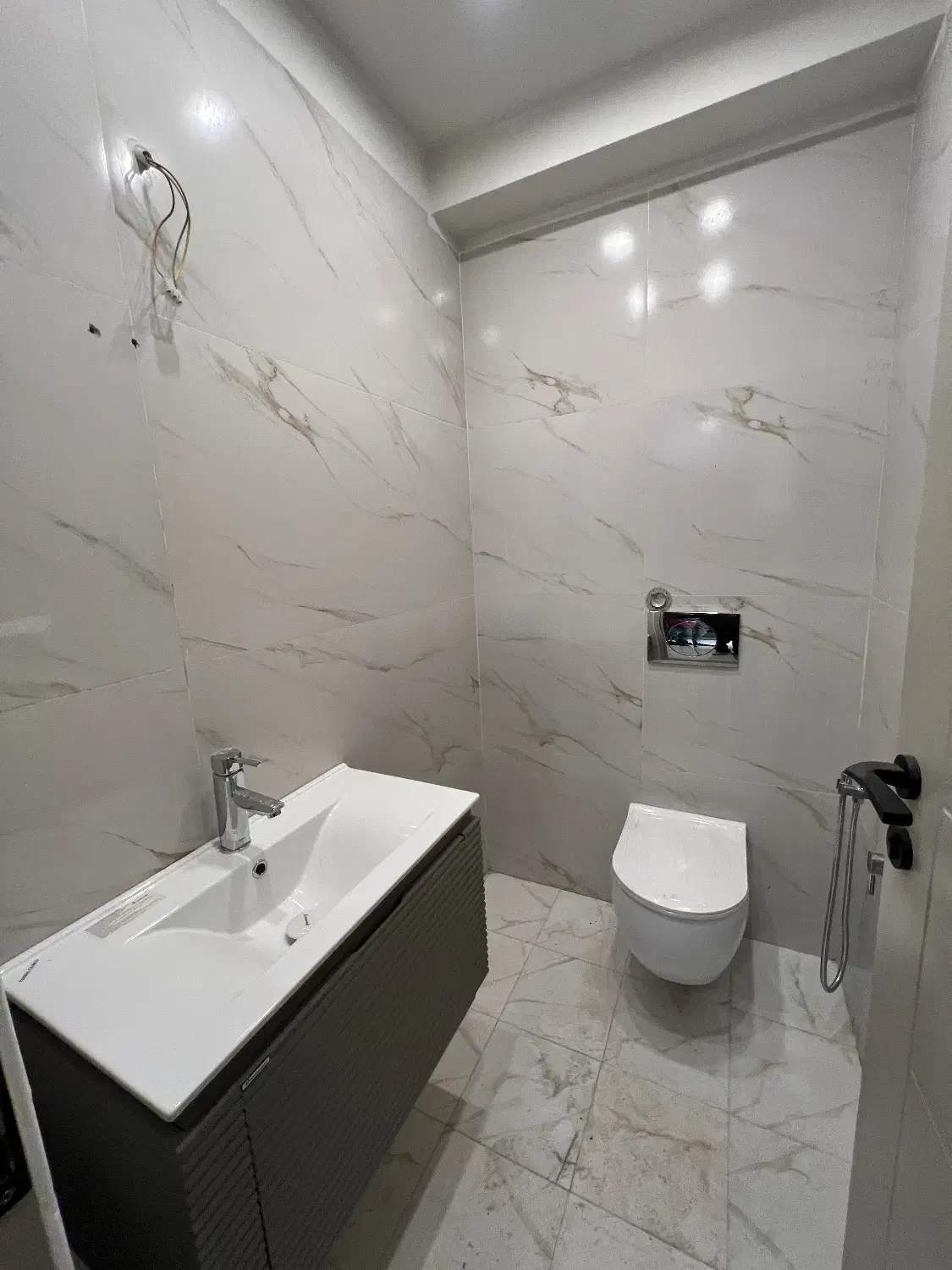 ۱۰۵ متر۲ خواب نوساز فرعی بلوار کاوه ورودی لابی