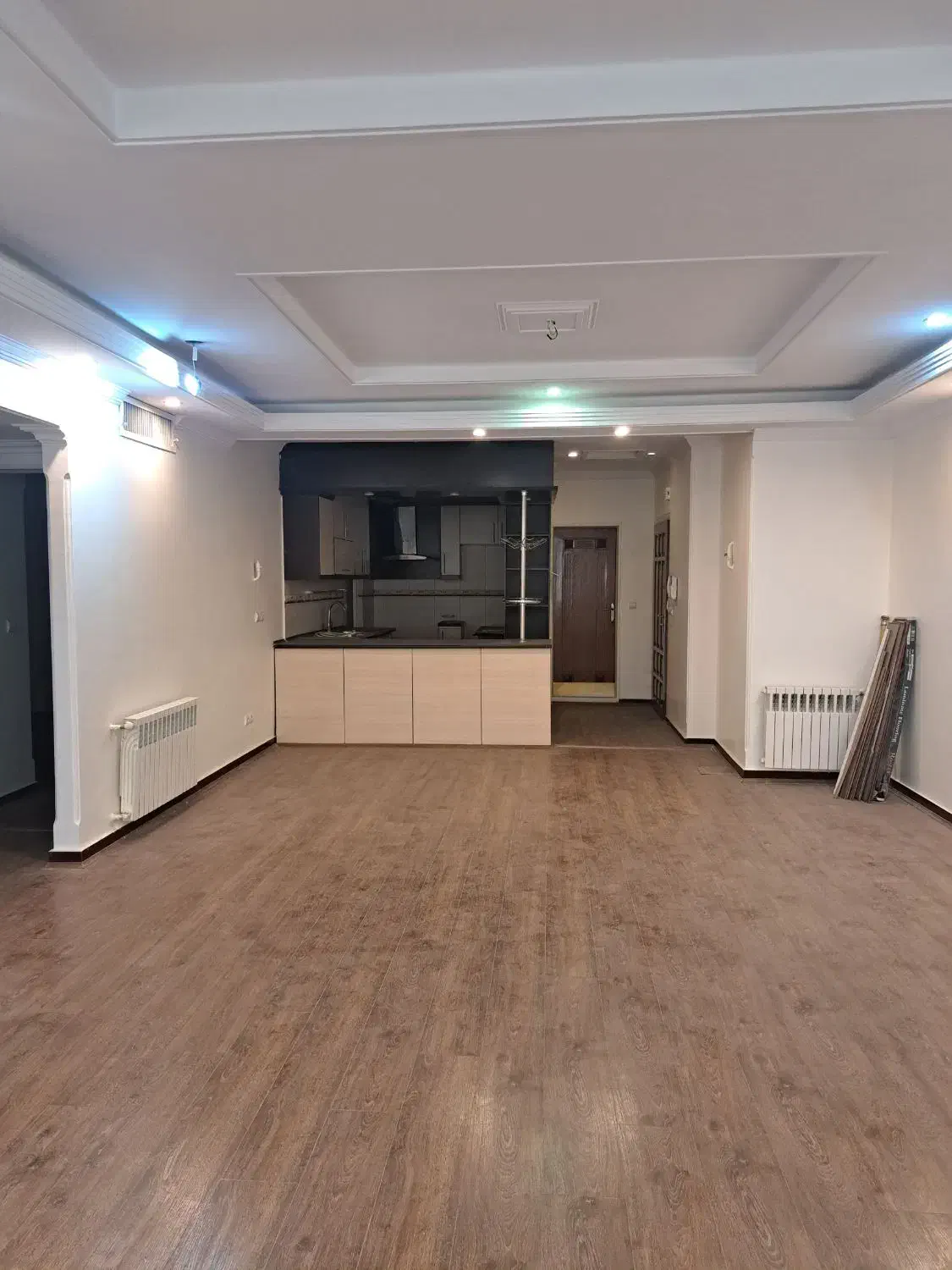 غرب مرزداران ۱۰۰ متر ۲ خوابه ۲ پارکینگ سندی