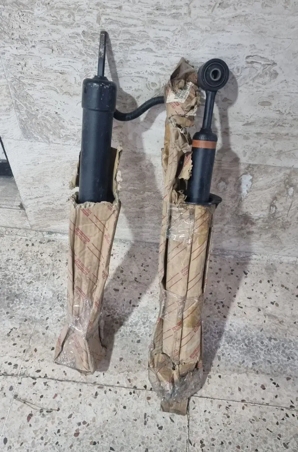 کمک فنر اصلی پرادو ۲۰۰۵-۲۰۰۹ تنظیم ارتفاع دارژاپنی|قطعات یدکی و لوازم جانبی|شیراز, ستارخان|دیوار