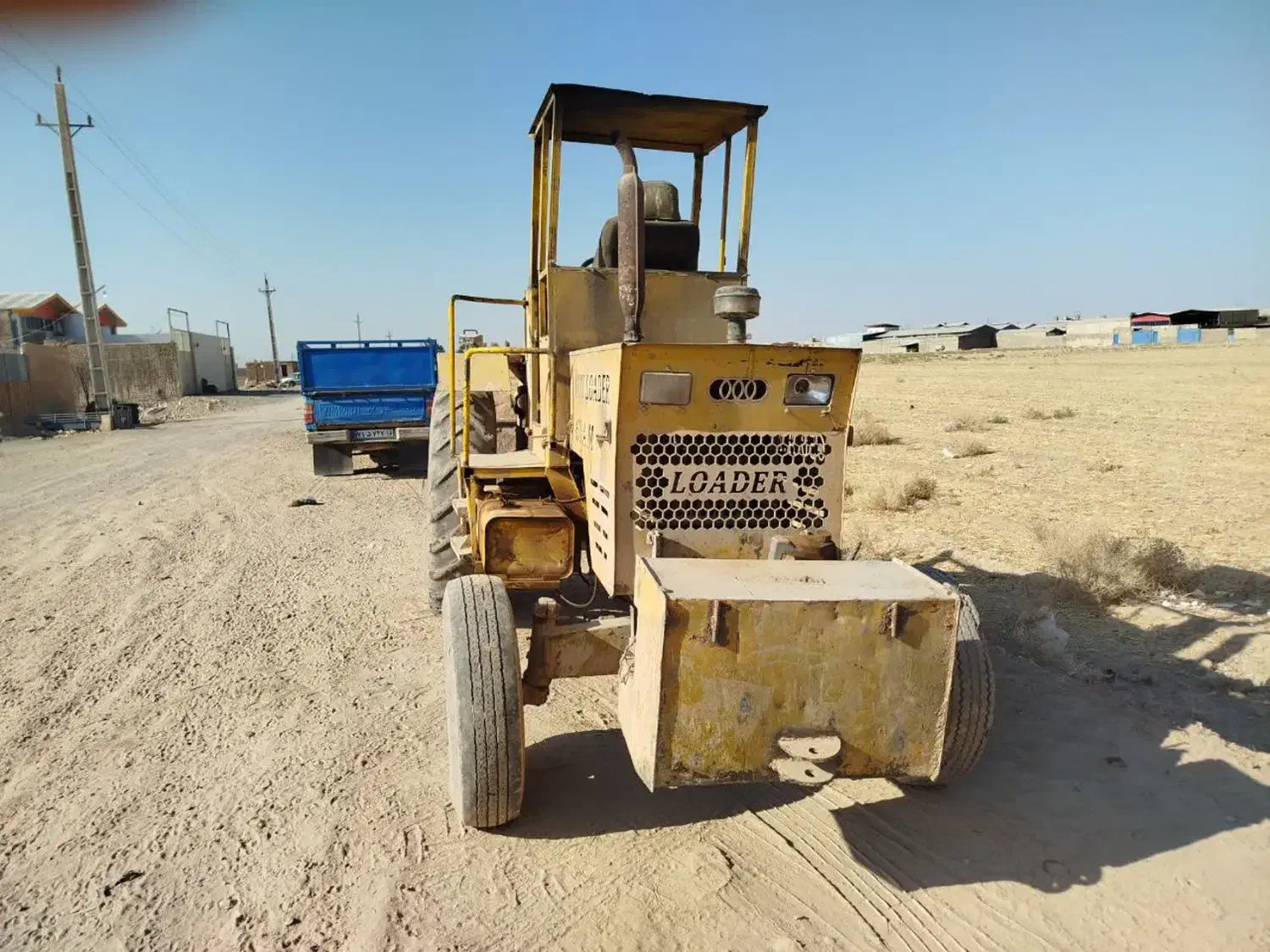 تراکتور|خودرو سنگین|قم, منبع آب|دیوار