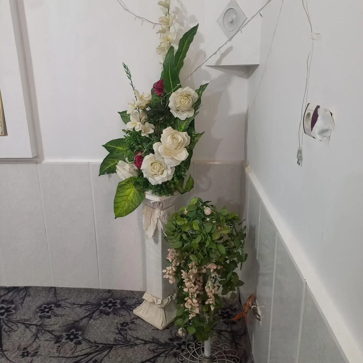 دو عدد گل مصنوعی|گل مصنوعی|میان ولایت, |دیوار