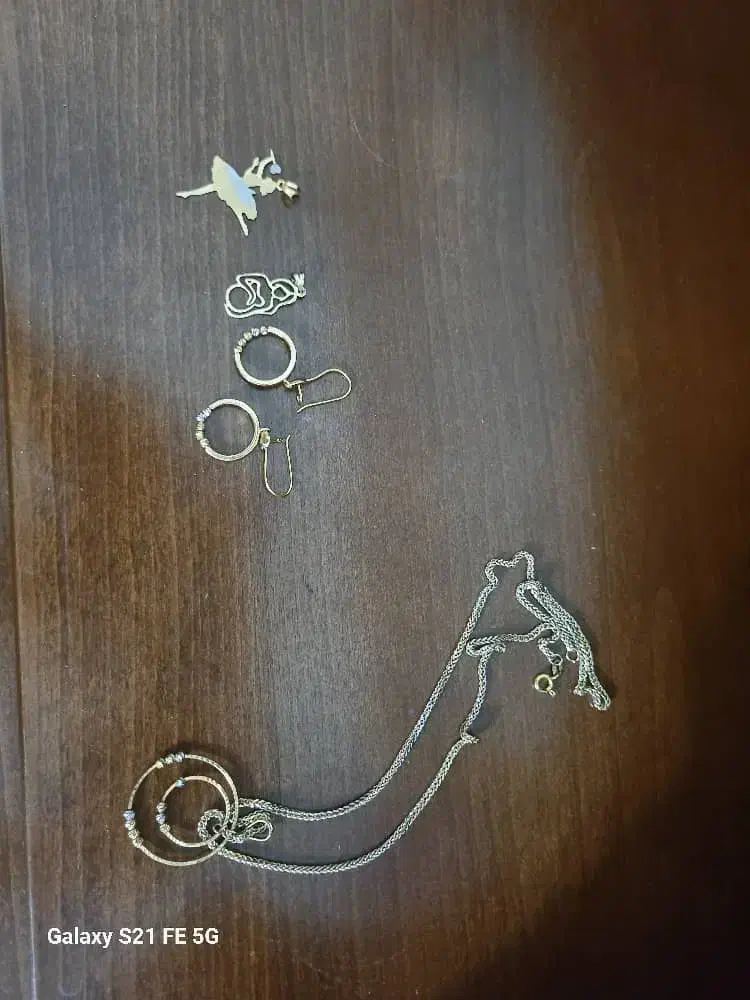 یورو گم کردن|اشیا|ری, شهادت|دیوار