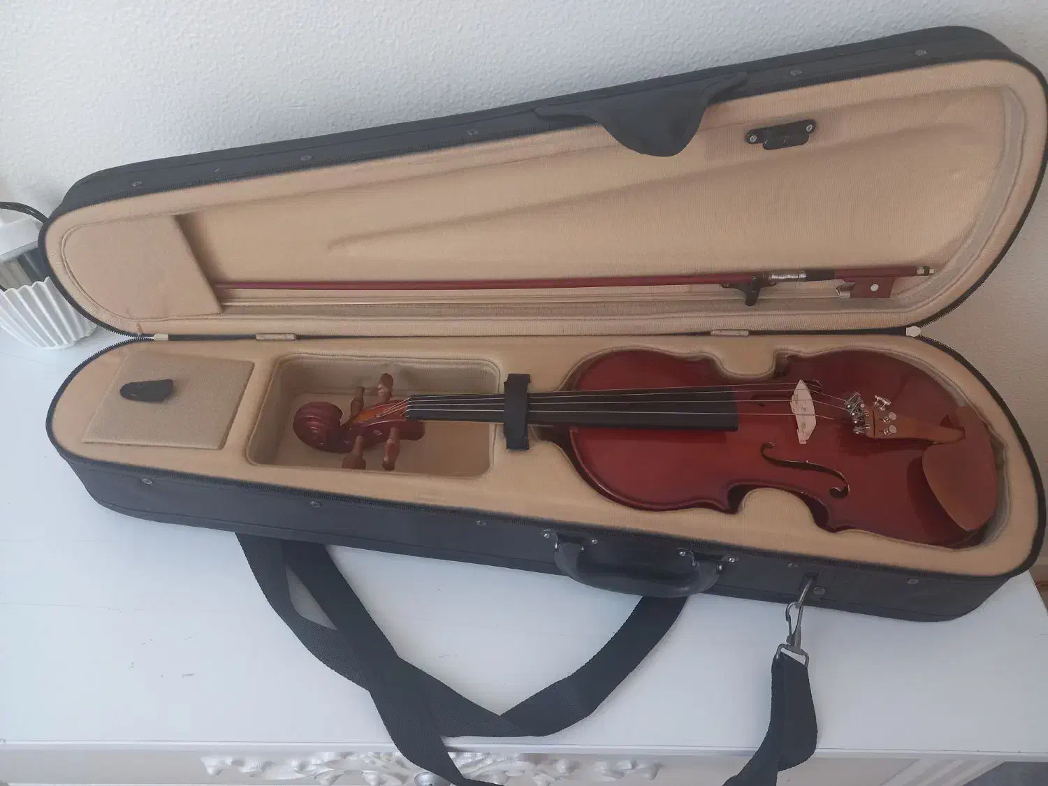 ویالون|ویولن|شاهین‌شهر, فردوسی|دیوار