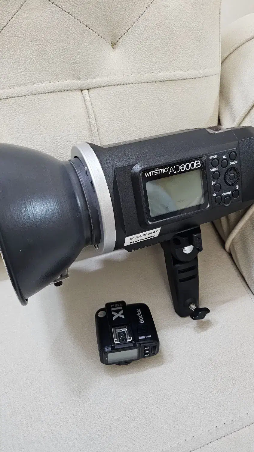 پرتابل گودکس ad600b همراه تریگر و پایه و کیف چرمی|دوربین عکاسی و فیلمبرداری|اردبیل, |دیوار