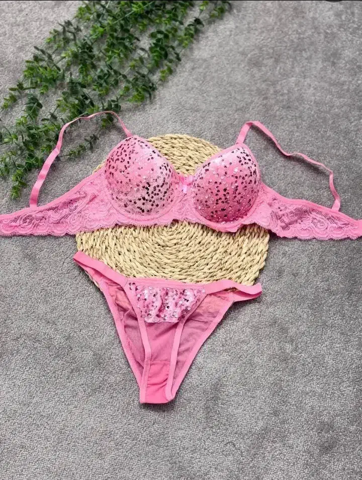 لباس زیر|لباس|سبزوار, قصبه شرقی|دیوار