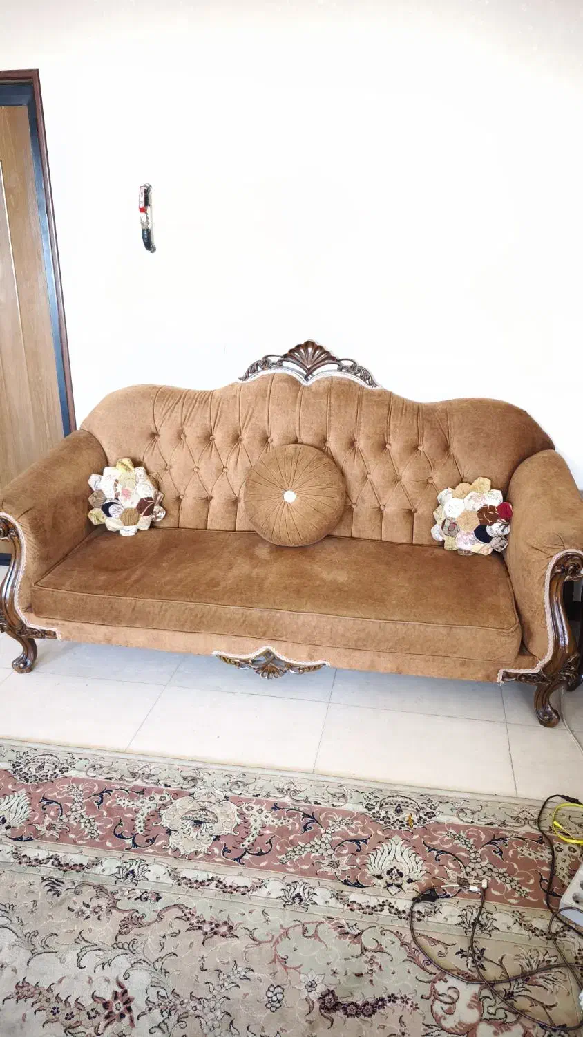 مبلمان کلاسیک نیم ست|مبلمان خانگی و میز عسلی|کرج, شهرک جهان‌نما|دیوار