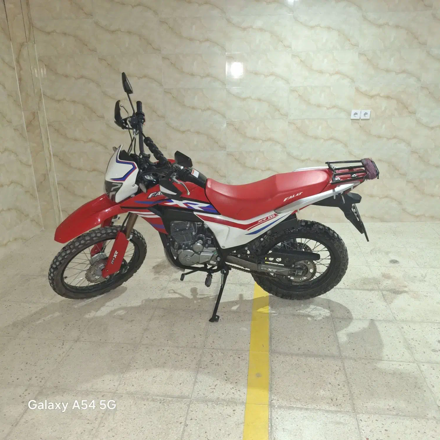 تریل فلات xr 250|موتورسیکلت|صدرا-فارس, فاز ۲|دیوار