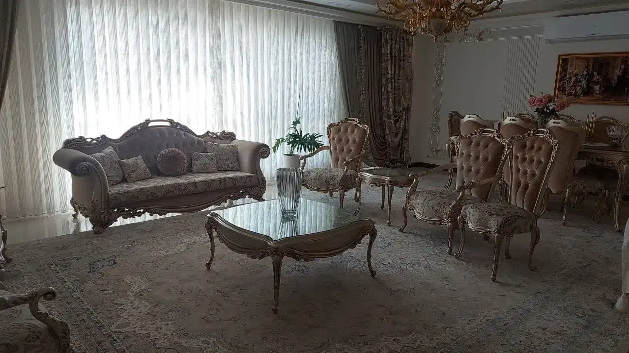 مبلمان ۹نفره ومیز غذا خوری ۸نفره بسیار تمیز|مبلمان خانگی و میز عسلی|اراک, |دیوار