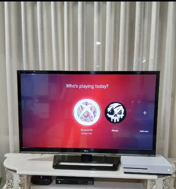 ایکس باکس وان|کنسول، بازی ویدئویی و آنلاین|ابریشم, |دیوار