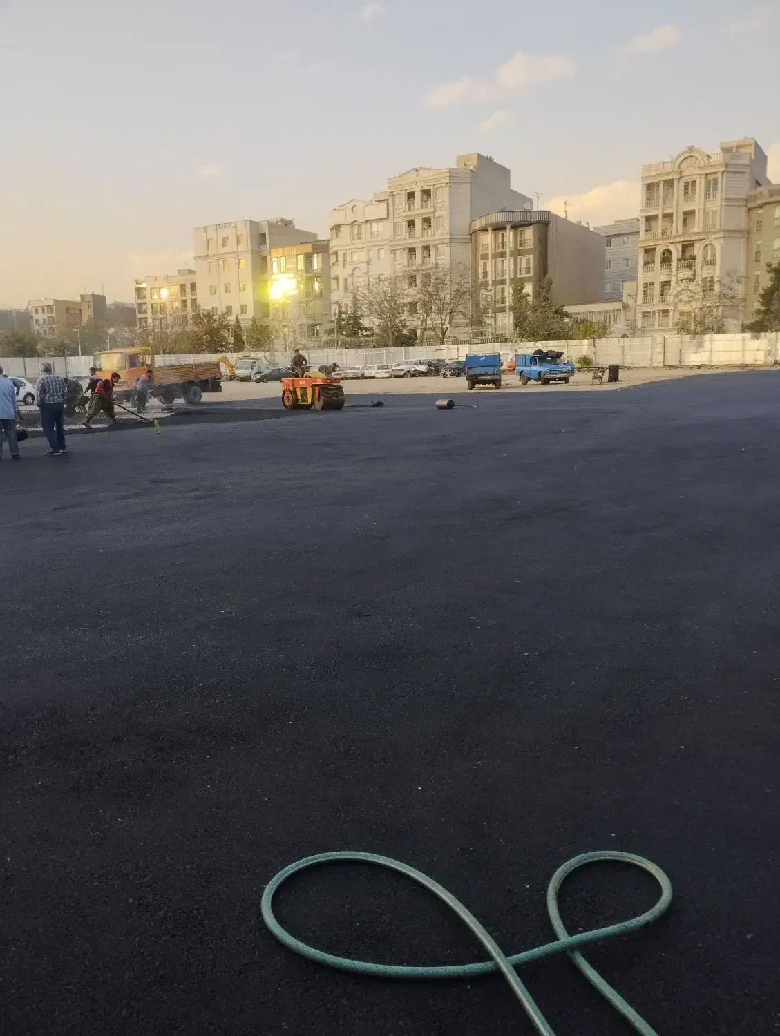 آسفالت محوطه بتن ریزی قیرگونی ایزوگام|خدمات پیشه و مهارت|تهران, نیروی هوایی (پیروزی)|دیوار