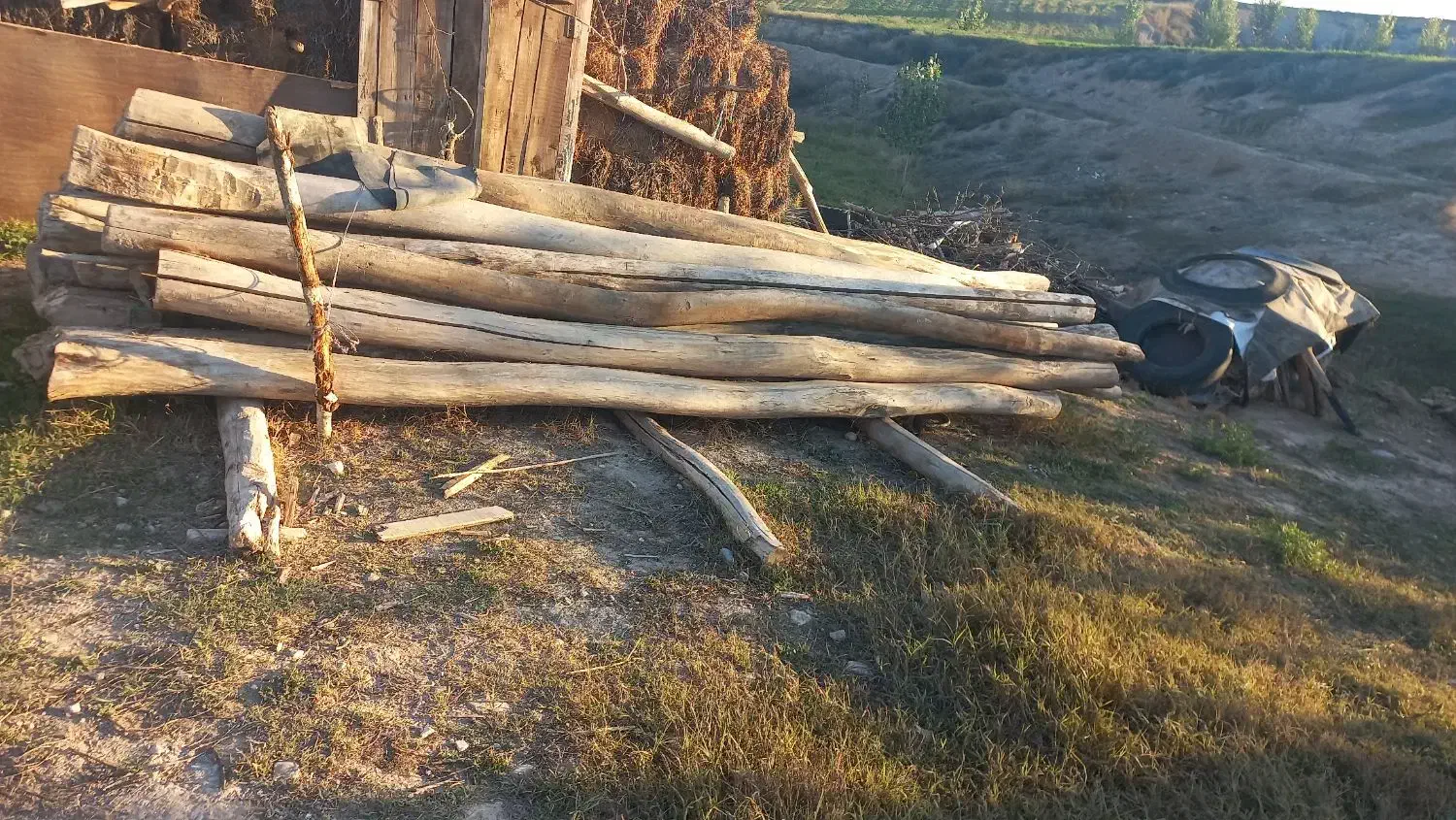 چوب گرد و پنجره اهنی|مصالح و تجهیزات ساختمان|گرمادوز, |دیوار