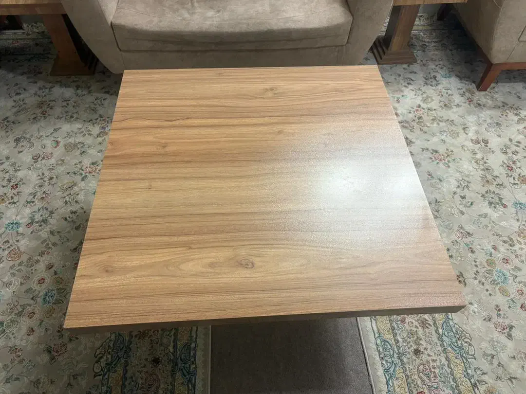 مبل ۷نفره با دوتا میز عسلی میز وسط|مبلمان خانگی و میز عسلی|رباط‌کریم, رباط‌کریم|دیوار