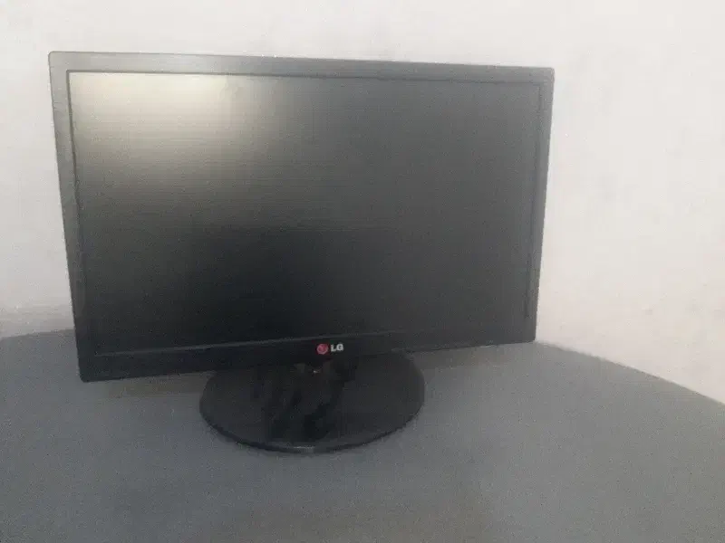 مانیتور LG|قطعات و لوازم جانبی رایانه|قم, شهرک فاطمیه|دیوار