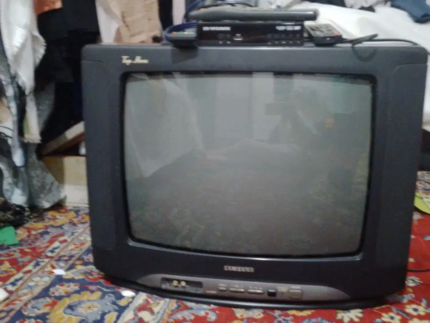 تلویزیون قدیمی|تلویزیون و پروژکتور|کلاله, |دیوار