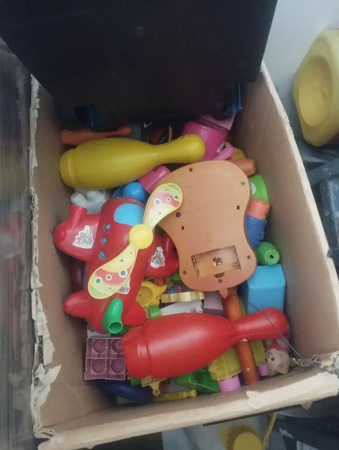 یک کارتون اسباب بازی بچه|اسباب‌بازی بچه|مشهد, سجادیه|دیوار