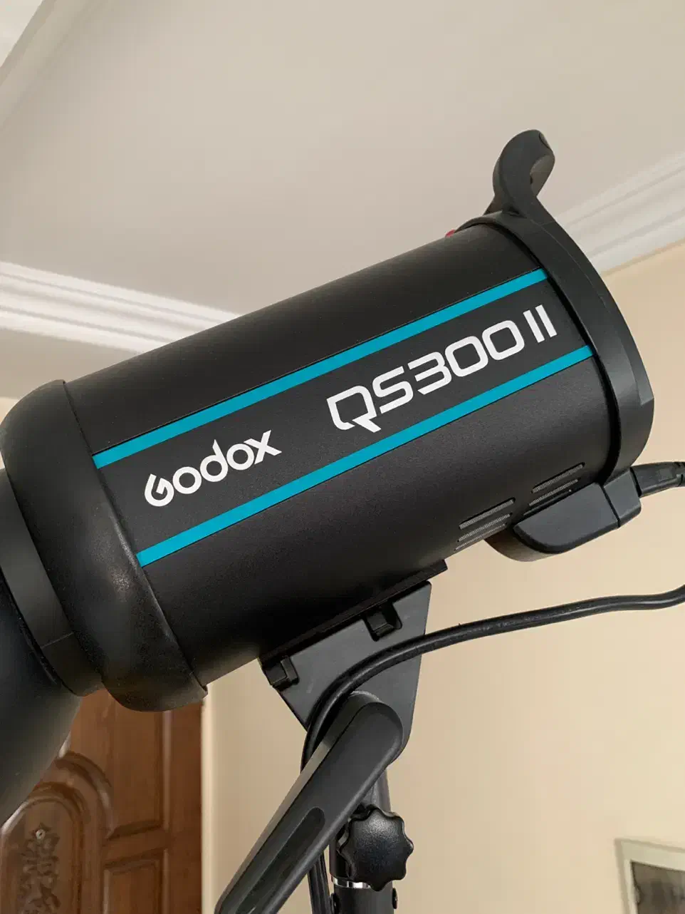 فلاش qs300ii گودکس و سافت باکس همراه سه پایه godox|دوربین عکاسی و فیلمبرداری|شهریار, شهریار|دیوار