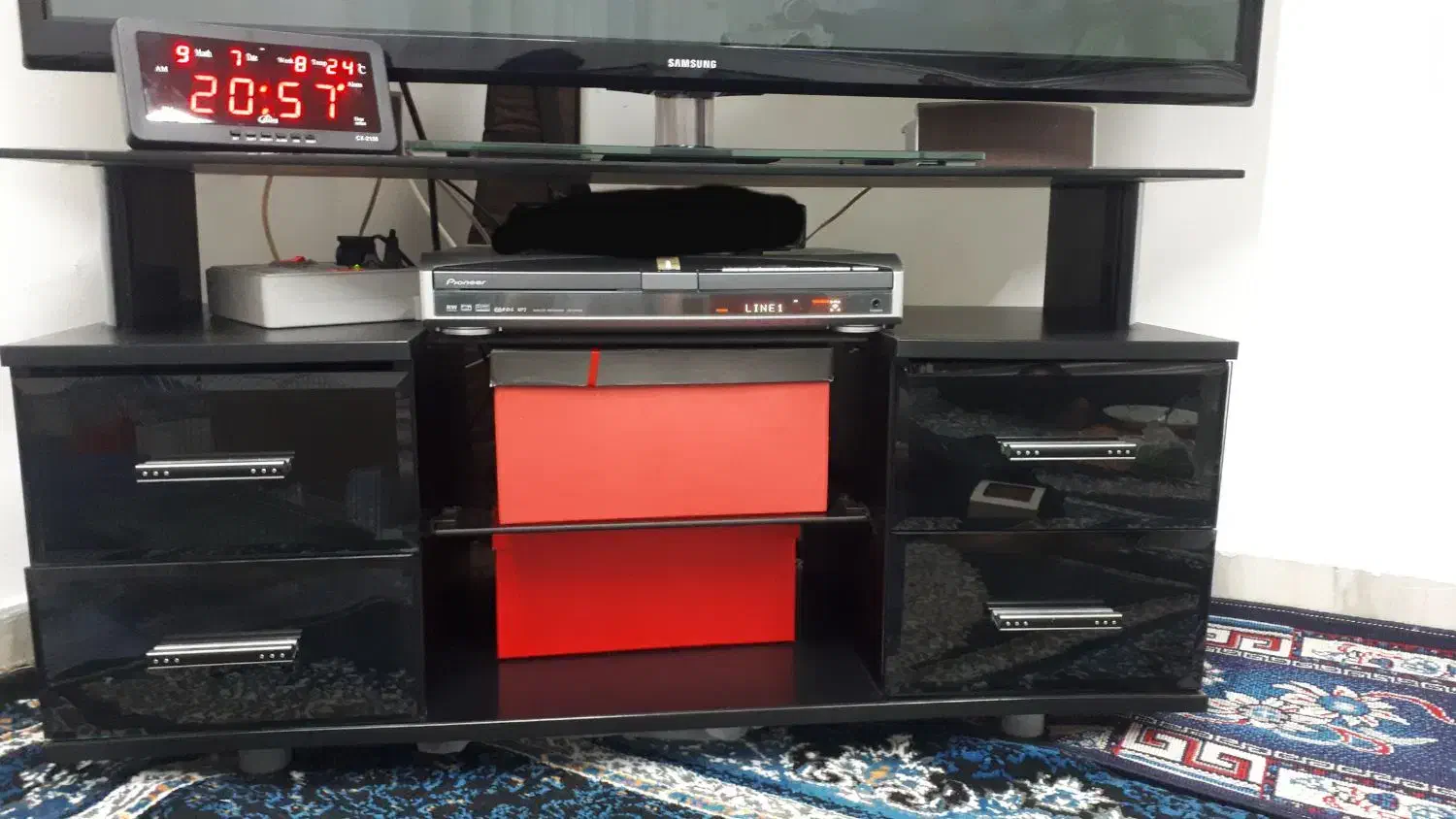 میز تلویزیون رنگ مشکی ۴ عدد کشو|میز تلویزیون|آستانه اشرفیه, |دیوار