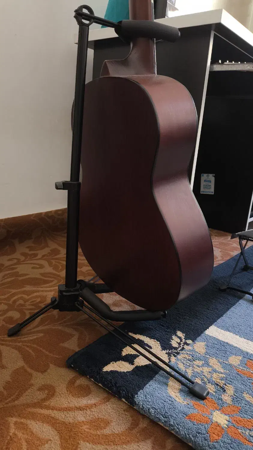 فروش گیتار با وسایل|گیتار، بیس، امپلیفایر|سیاهکل, |دیوار