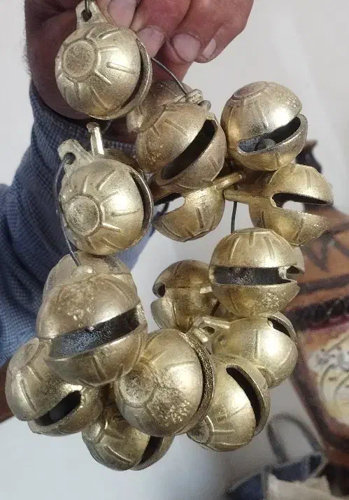 تعدادی زنگوله و قرقرچه|کلکسیون اشیاء عتیقه|کاشان, فاز ۲ ناجی آباد|دیوار